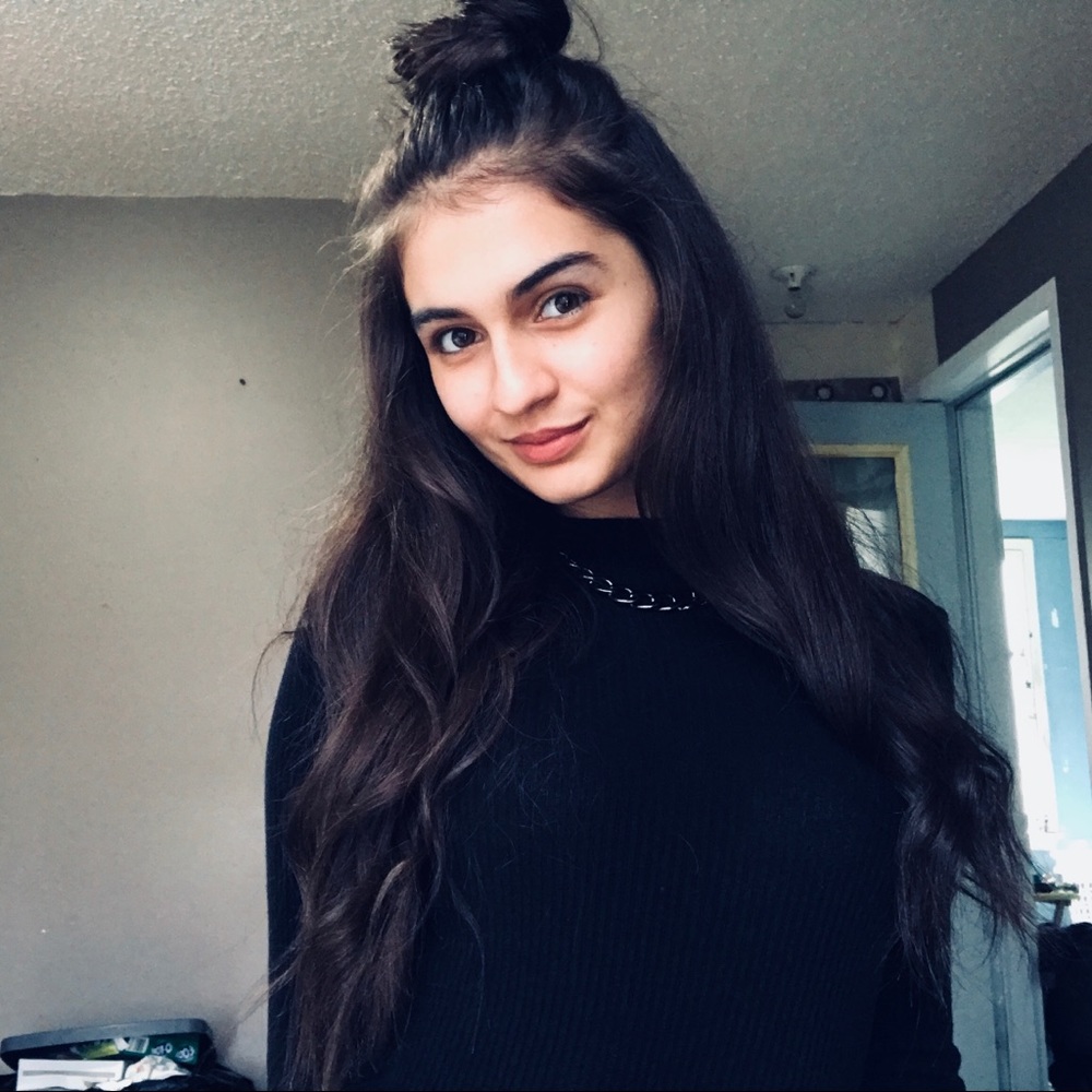 Meet your Posher, Cassandra